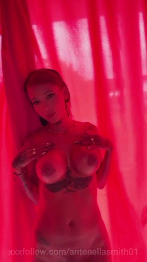Bites of desire on my neck 💋🖤 Protagonizado por antonellasmith01