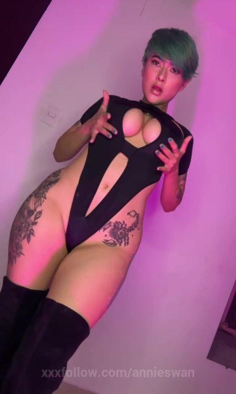 Dripping with desire and ready to explode 💦 W.. Protagonizado por annieswan