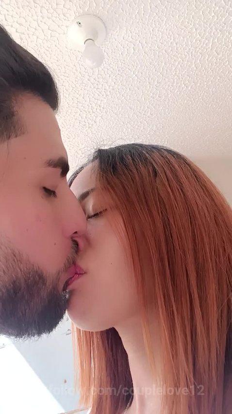 hi nice to meet you , im liss and he is alex Protagonizado por couplelove12