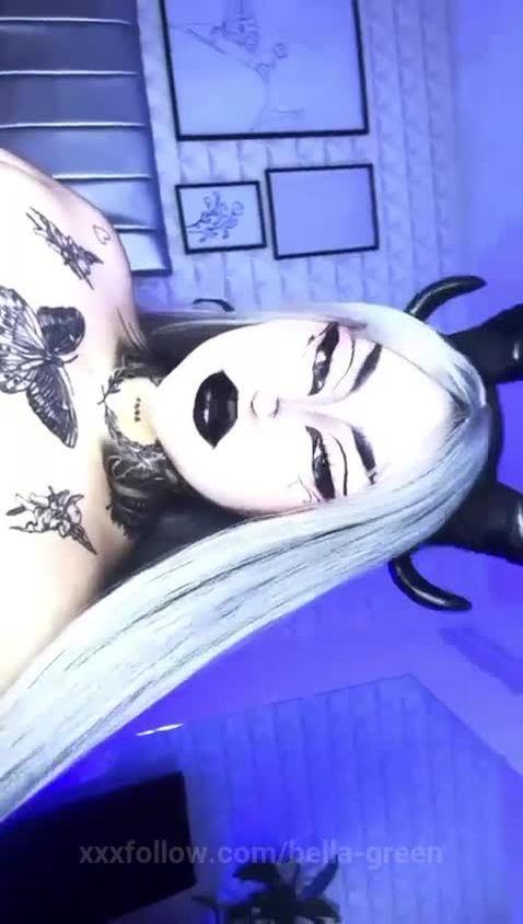 YOUR SUCCUBUS IS THIRSTY FOR SEX, LET YOURSEL.. Protagonizado por bella-green