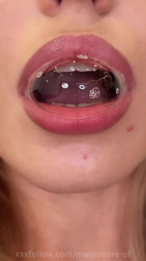 Lips don’t lie, and tonight they’re begging f.. Protagonizado por marimoore-of