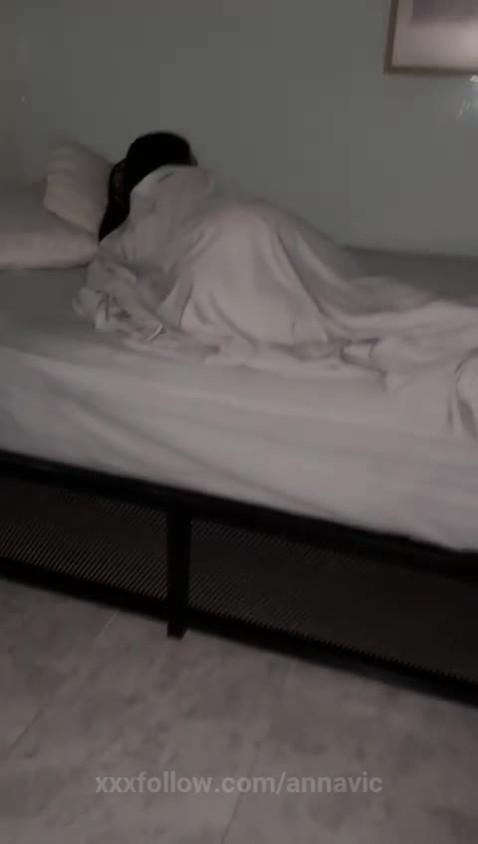Spying on her while she sleeps makes me horny.. Protagonizado por annavic