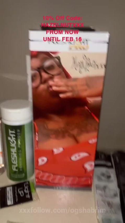 Hazelnutxxx 4 Valentine’s Day Protagonizado por ogshabrim