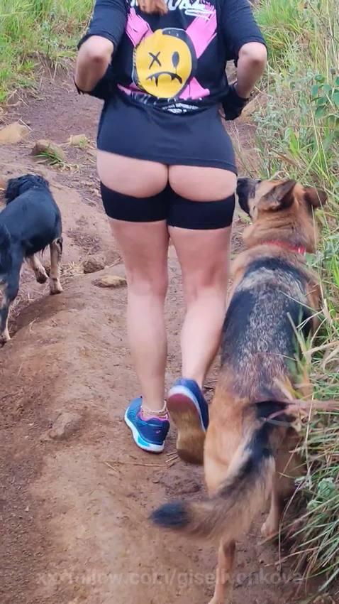 To be free, to have my ass free, free for you.. Protagonizado por gisellvonkova