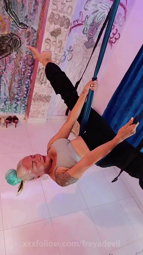 Aerial Yoga Hammock Acrobatics 🧘‍♀️⚡🪢 Protagonizado por freyadevil