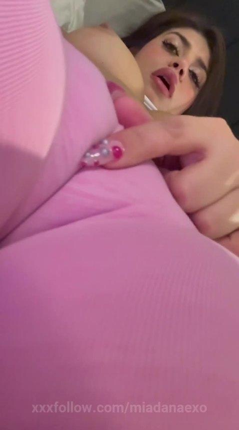 🔞Busty brunette pussy clenching with need 💦 J.. Protagonizado por miadanaexo