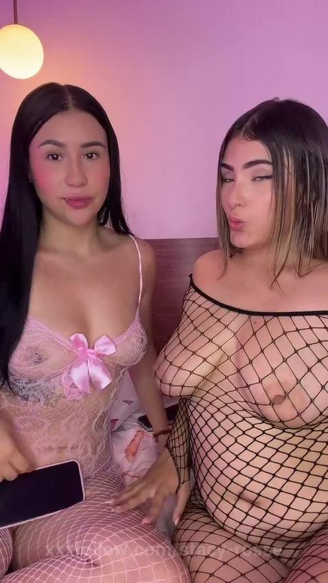 Why choose one when you can have both of us? .. Protagonizado por stacy-rosse
