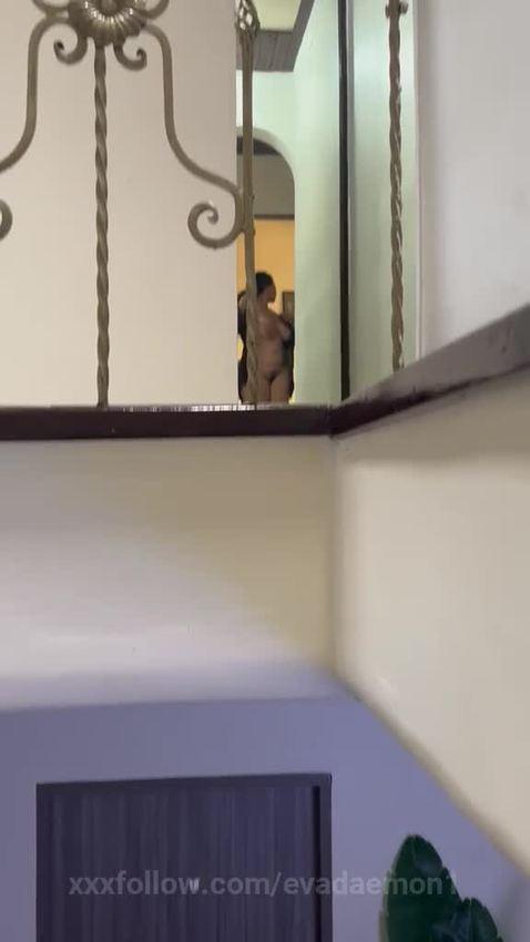 Omg! I caught someone spying on me in my room.. Protagonizado por evadaemon1