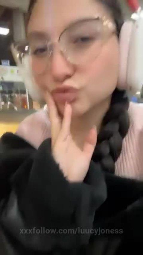 I love fingering myself in front of other peo.. Protagonizado por luucyjoness