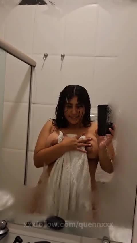 I just got out of the shower, I hope the towe.. Protagonizado por quennxxx