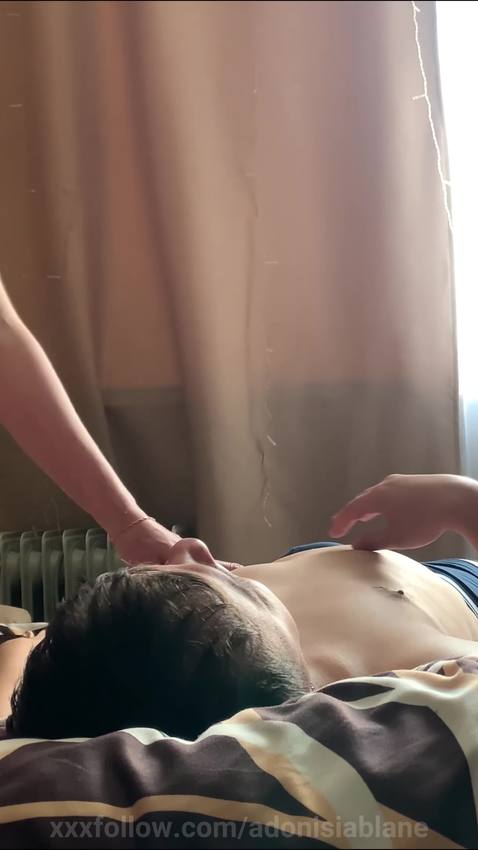 Stepmother sits on her stepson’s face Protagonizado por adonisiablane