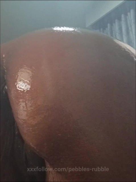 look Daddy 😚 Protagonizado por pebbles-rubble