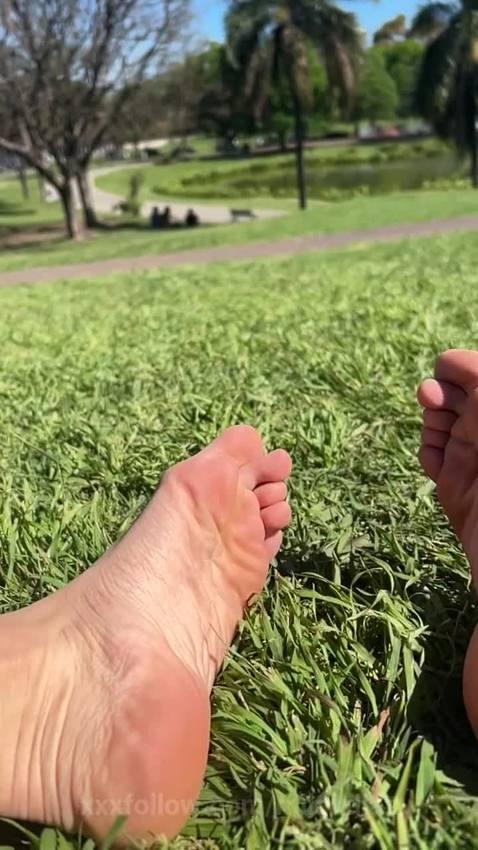 barefoot Protagonizado por milakdiaz