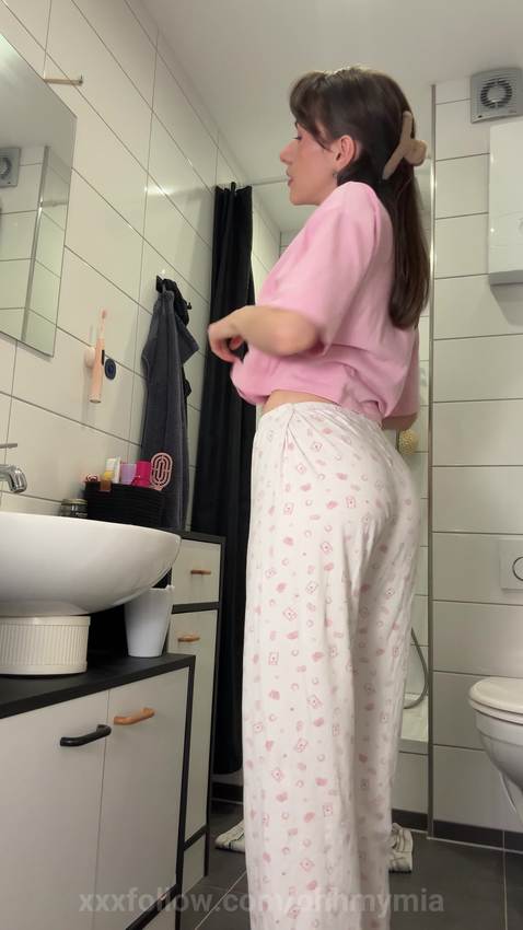 Maybe you should see what I’m hiding 😉 ⬇️ Protagonizado por ohhmymia
