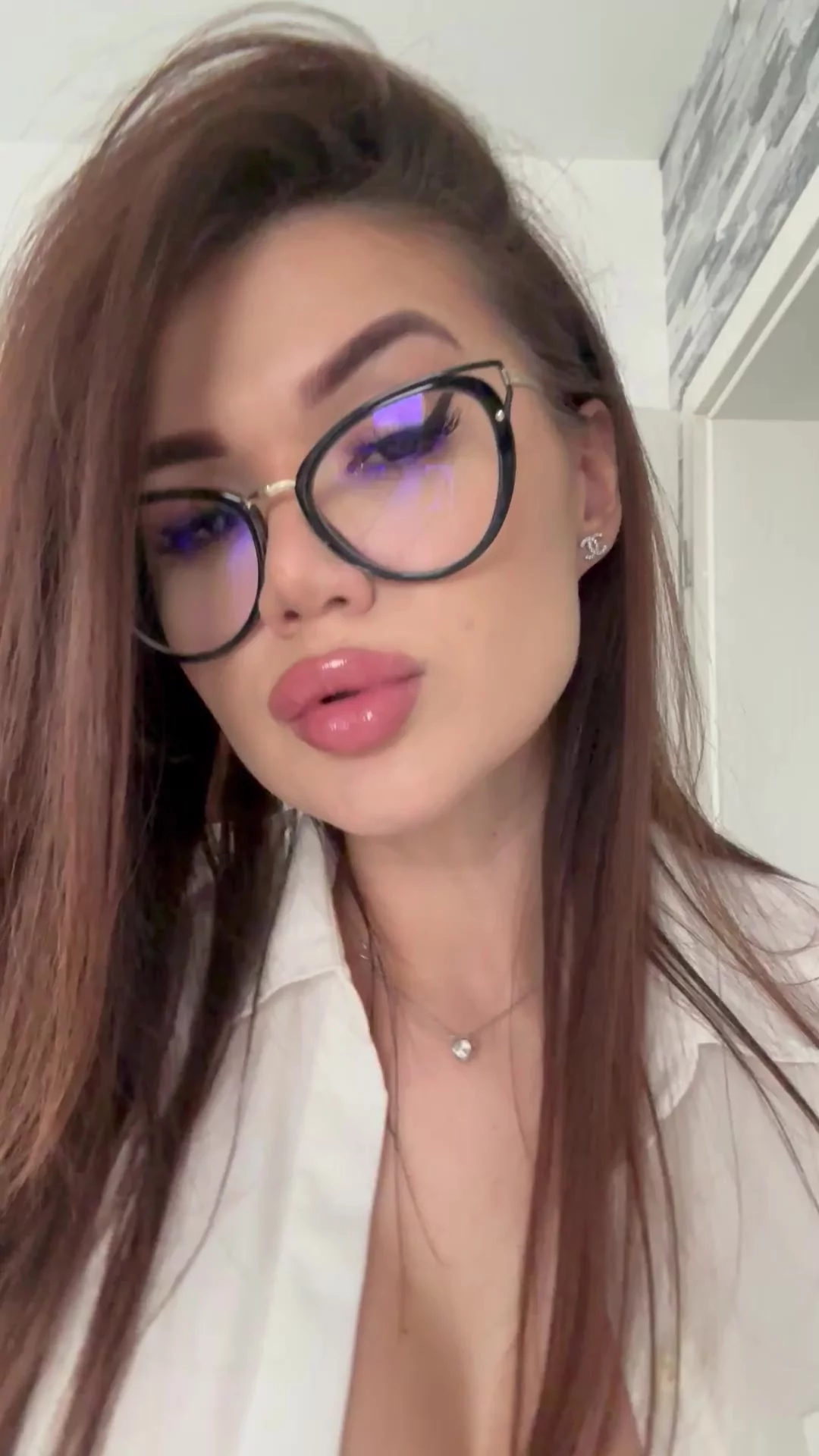 Youjizz secretaria gustosa y safada mostrando los pechos – Tik Sexo