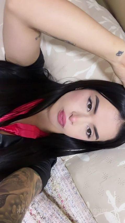Bella Jagger in Red & Black: The Ultimate Dar.. Protagonizado por bella-jagger