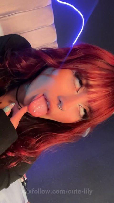 https://www.camsoda.com/cute-lily?id=cute-lil.. Protagonizado por cute-lily