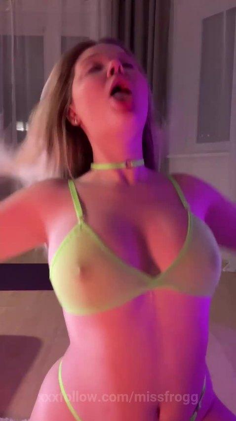 Im dripping wet and ready for your cock right.. Protagonizado por missfrogg