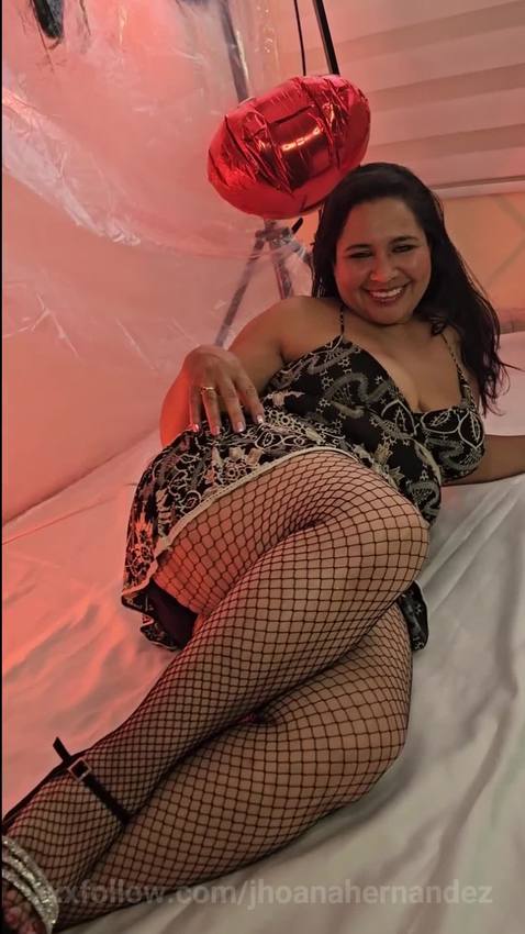 Sexy mature Woman Protagonizado por jhoanahernandez