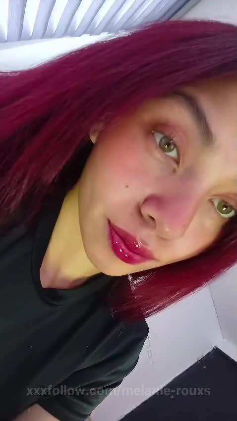Hello ! 💙 https://www.camsoda.com/es/melanie-.. Protagonizado por melanie-rouxs