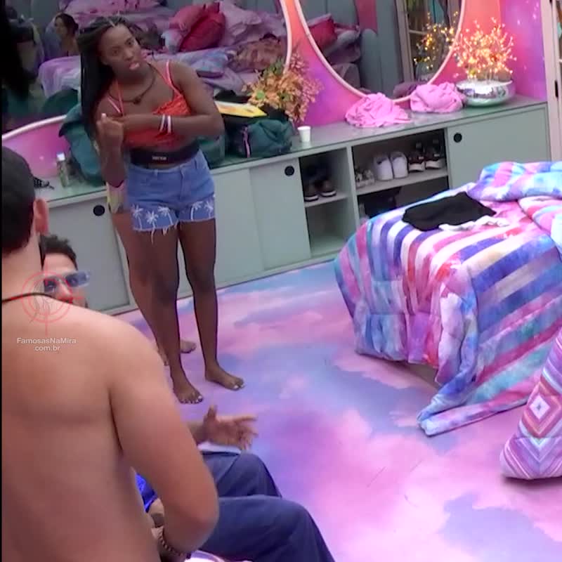 Leidy Elin pagando peitinho no BBB24