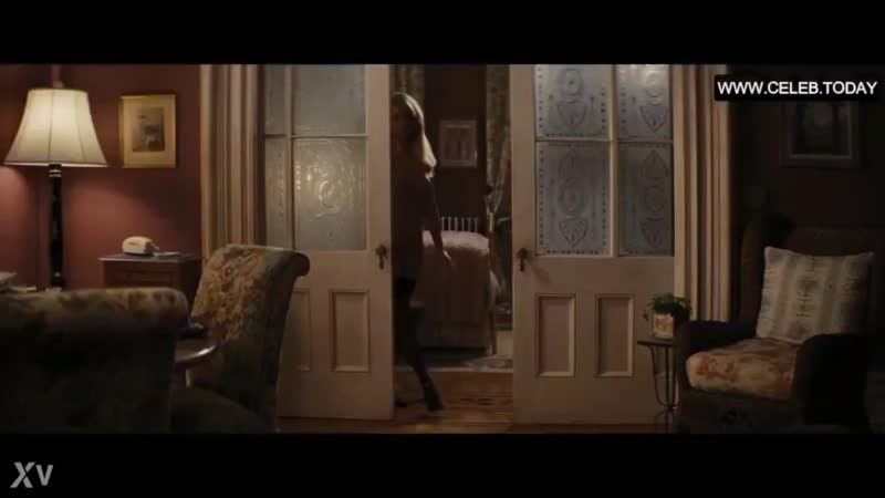 Margot Robbie pelada mostrando os peitinhos