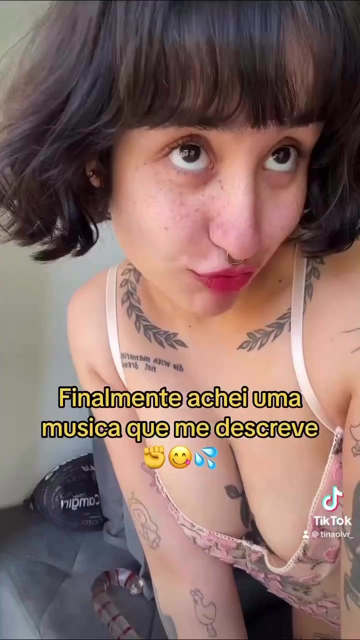 Martina Oliveira gostosa com carinha de safada
