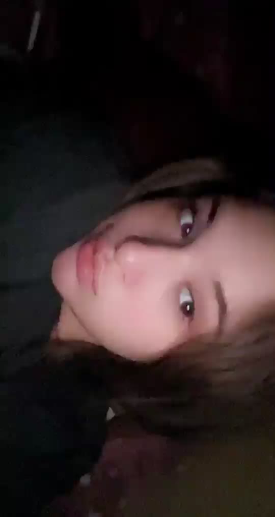 Novinha vazou mandando nudes da buceta masturbando