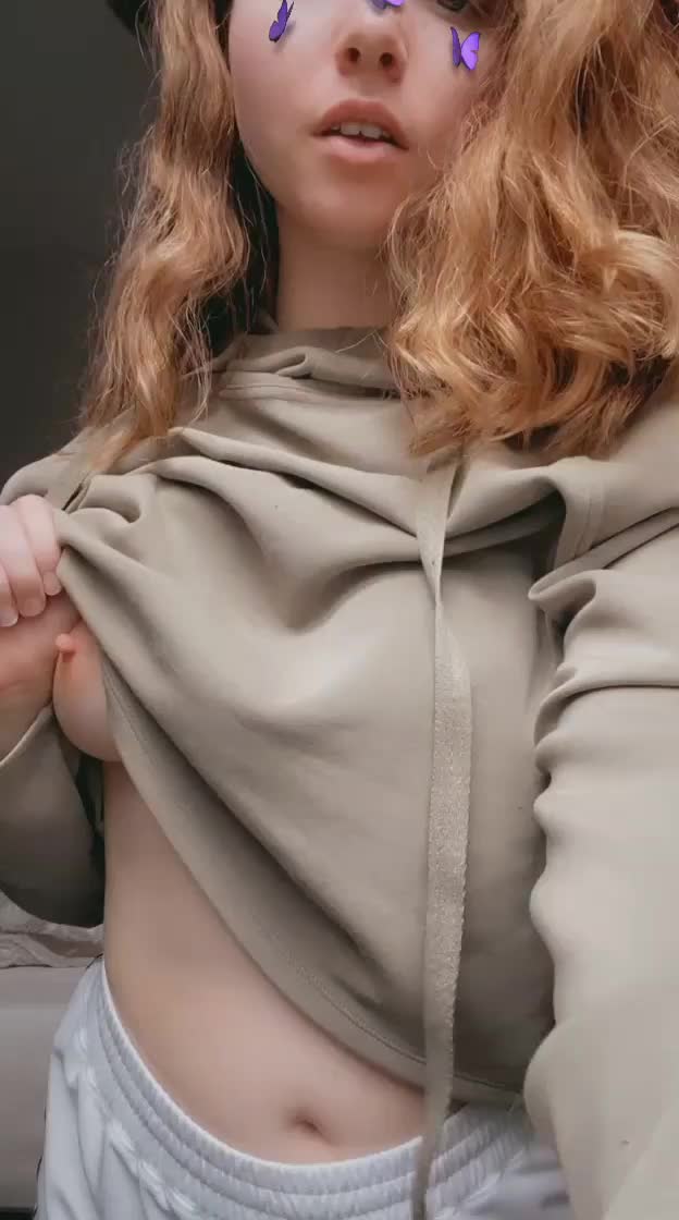 Viciada em site pornographique mandou nudes pelada