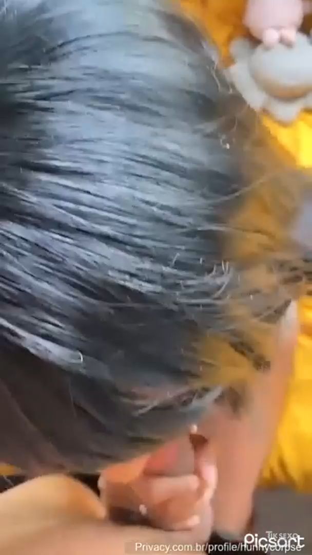 Gótica fazendo sexo oral virou vazadinho da semana