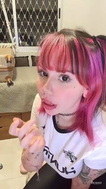 Kinechan porno tomando gozada na boca depois da punheta