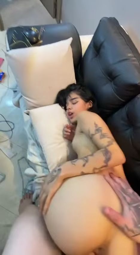 Morena fudendo gostoso de quatro com namorado