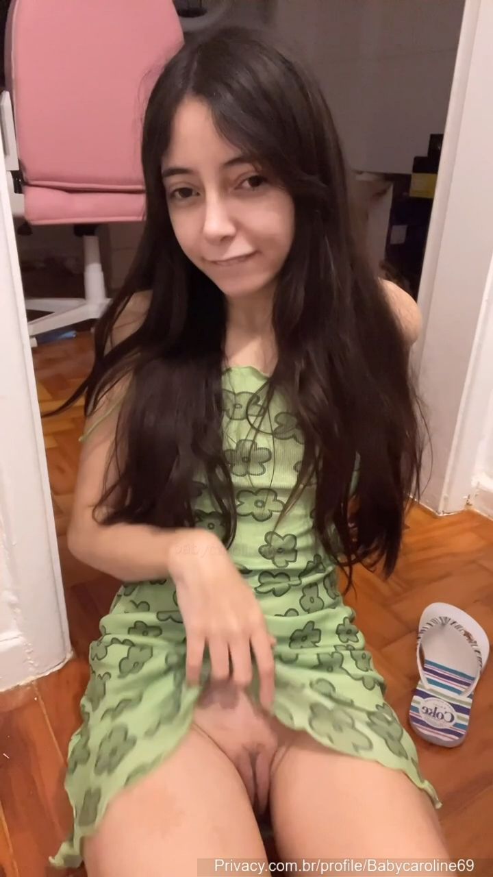 Mostrei minha bucetinha no only fans e gozei