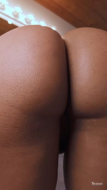 Mulher exibida da bunda gostosa pelada