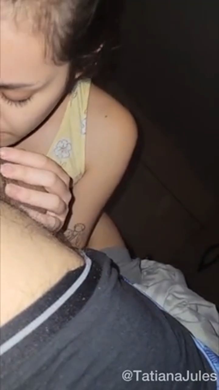 Namorada amadora caiu na net chupando pica