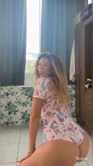 Nega do Café, safada, gostosa e rebolando de pijaminha