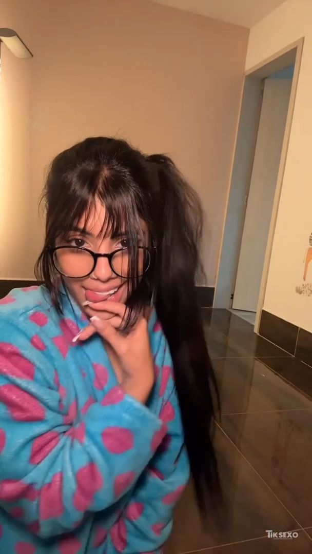 Novinha safada com carinha de bandida